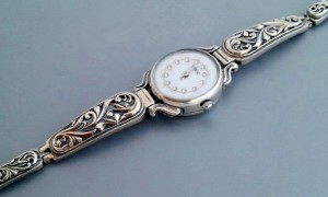 Где выбрать женские серебряные часы?